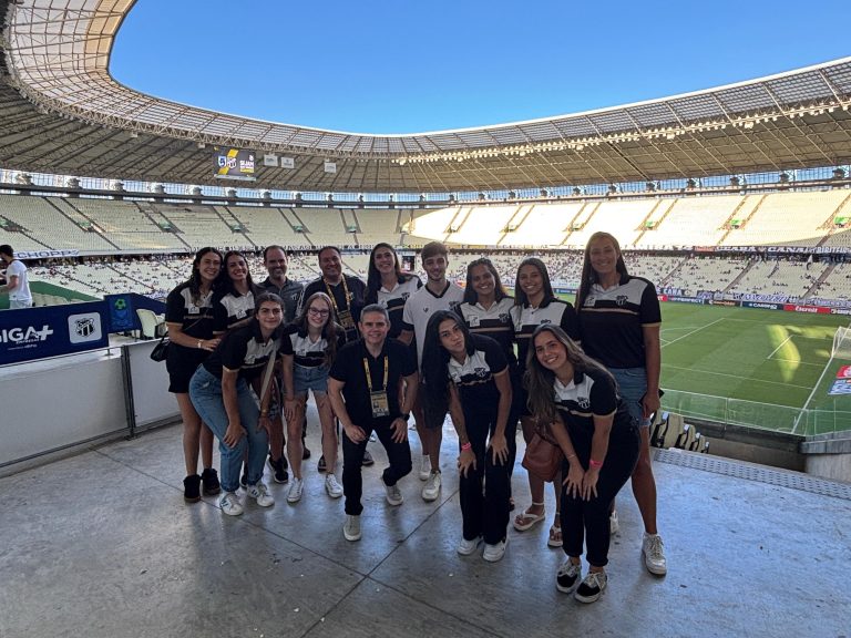 Atletas do Ceará acompanham semifinal do Cearense na Arena Castelão