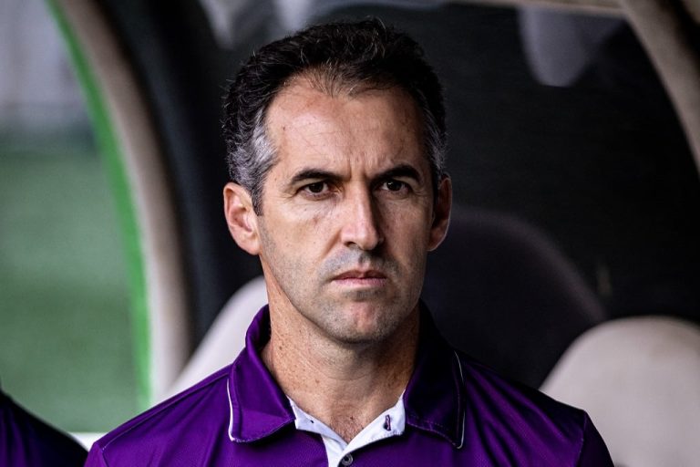 Léo Condé celebra vitória e prega seriedade em confronto de volta da semifinal do Estadual