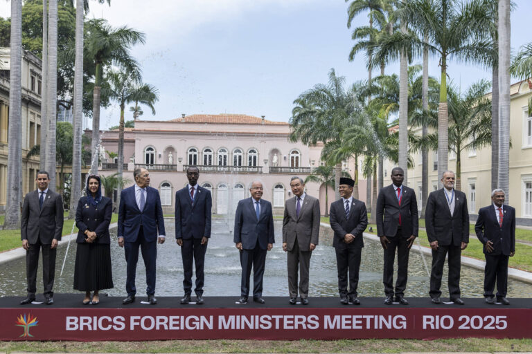 Com rusga de China e Índia, reunião expõe desafio do Brics - 29/04/2025 - Mundo