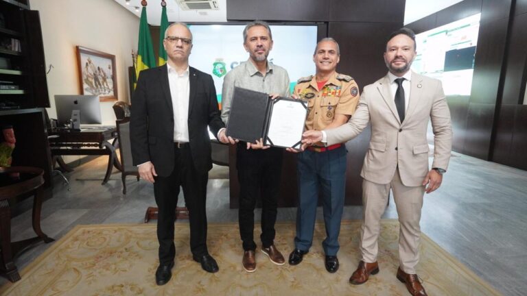 Governador Elmano anuncia concurso público com 450 vagas para o Corpo de Bombeiros