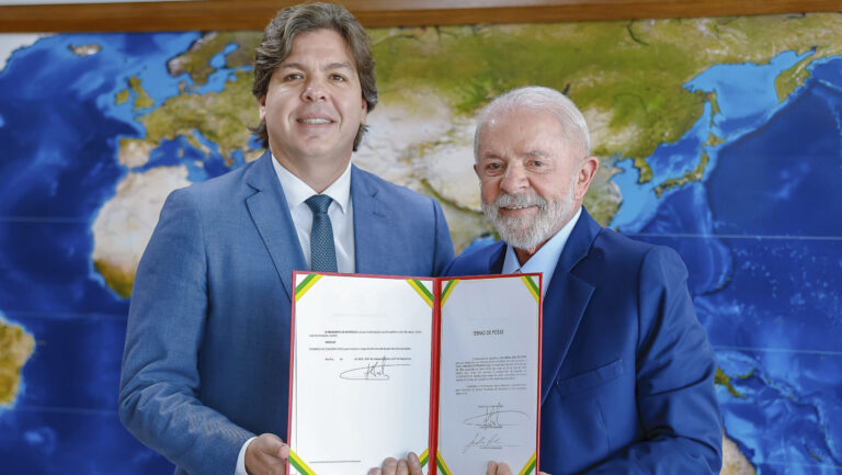 Presidente Lula oficializa Frederico de Siqueira como novo ministro das Comunicações