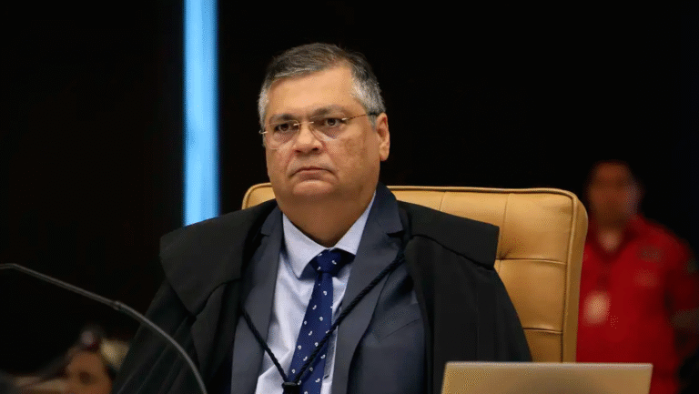 Flávio Dino suspende processo no STF contra Juscelino Filho