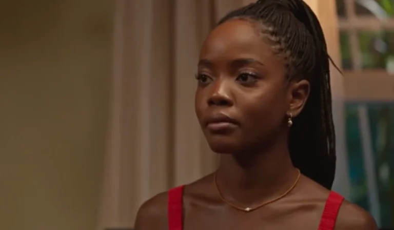 Leona (Clara Moneke) em Dona de Mim (Foto: Reprodução/TV Globo)