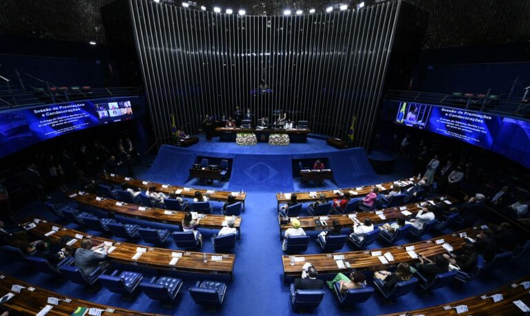 Pesquisa do Instituto Paraná aponta cenários para disputa ao Senado no Ceará