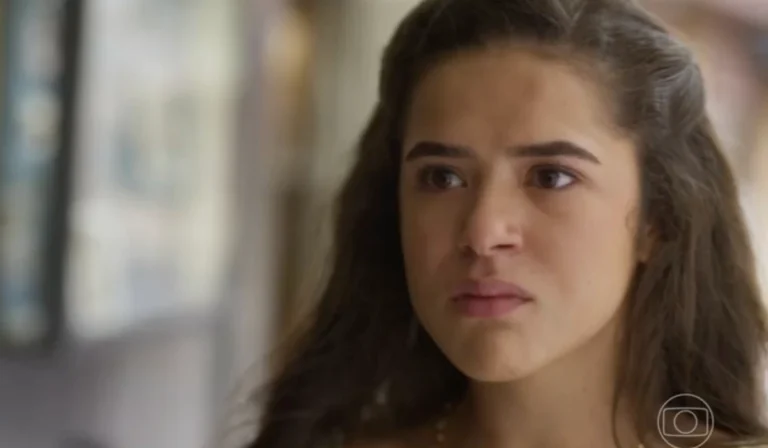 Bia (Maisa Silva) em Garota do Momento (Foto: Reprodução/TV Globo)