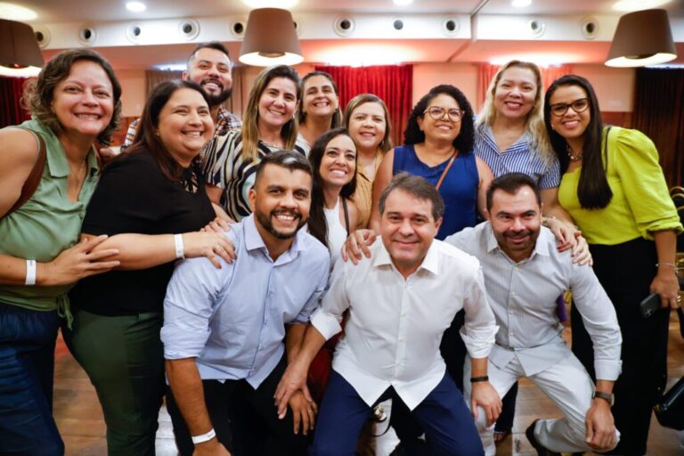 Evandro anuncia bolsas de mestrado e doutorado para profissionais da rede municipal de ensino - Cn7