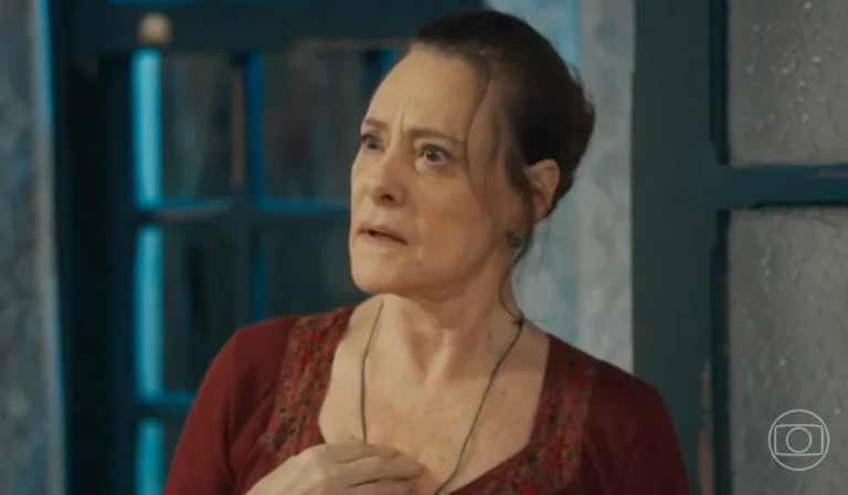 Cunegundes (Elizabeth Savala) em Êta Mundo Melhor (Foto: Reprodução/TV Globo)