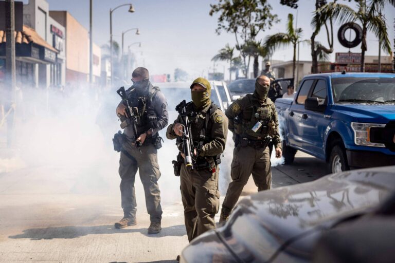 EUA prendem trabalhadores em fazenda de maconha - 12/07/2025 - Mundo