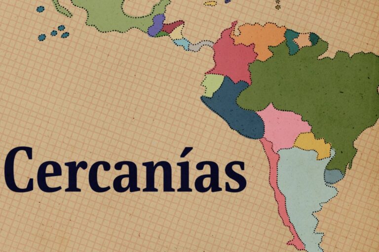 A imagem apresenta um mapa colorido que mostra diferentes regiões, com contornos em várias cores. O fundo é de um tom claro e possui uma grade sutil. Na parte inferior esquerda, está escrito