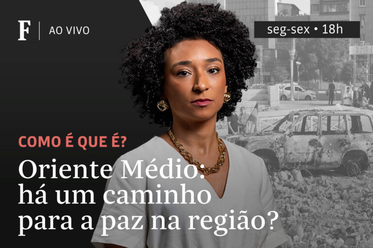 A imagem apresenta uma mulher negra com cabelo cacheado e uma blusa branca, olhando diretamente para a câmera. A imagem mostra uma ambulância destruída por um ataque israelense em meio a escombros. O texto na imagem diz: