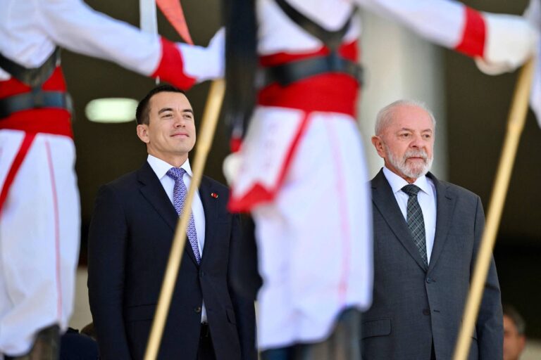 Lula encontra presidente do Equador e fala em autonomia - 18/08/2025 - Mundo