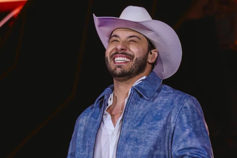 Murilo Huff sorrindo