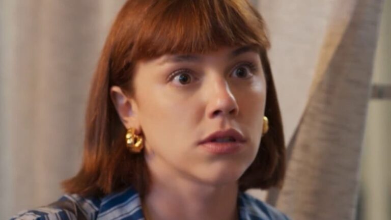 Solange com cara de assustada em cena de Vale Tudo.