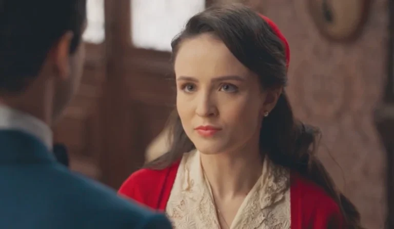Estela (Larissa Manoela) em Êta Mundo Melhor (Foto: Reprodução/TV Globo)